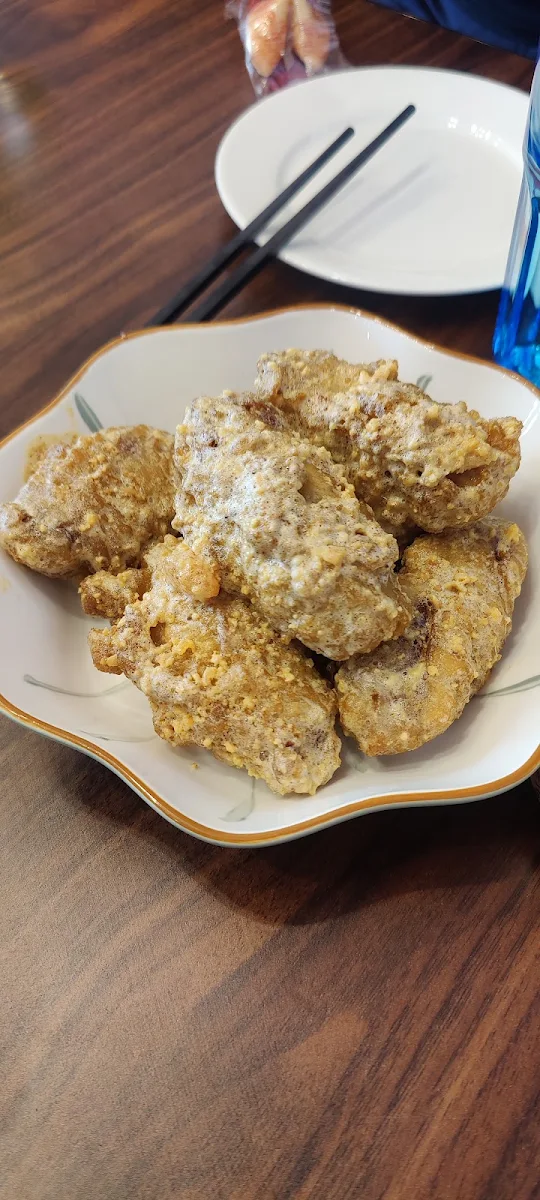 salted egg yolk or salt & pepper wings 咸蛋黄 椒盐鸡翅 6
